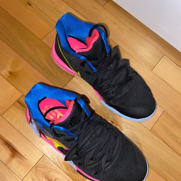 Nike Kyrie 5 GS Size 4Y Great condition - Picture 3 of 7